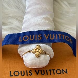 Louis Vuitton Blooming Strass Ring
Size 8